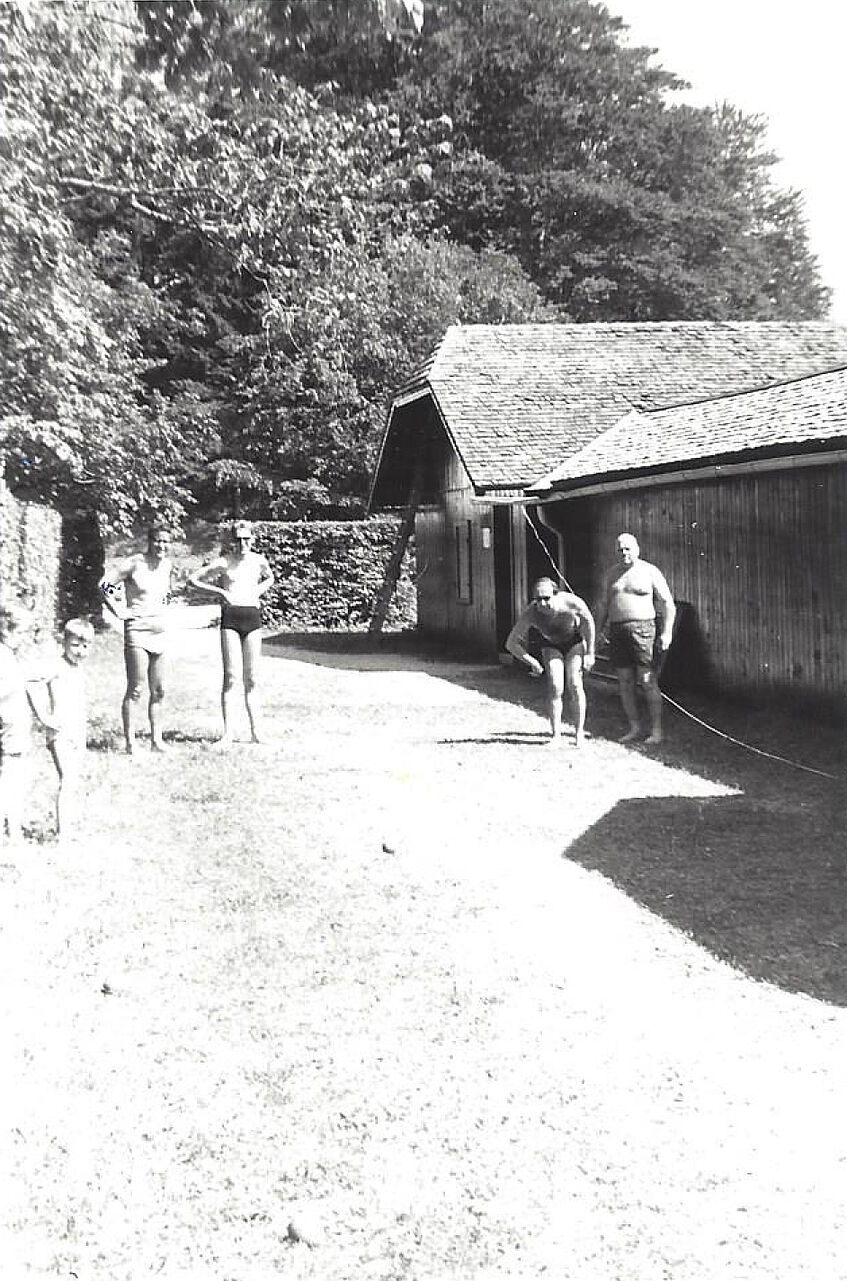 Teachers playing «pétanque», a French sport, at the teacher's boathouse (© Philippe Valletoux)