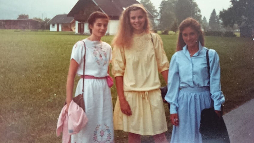 On the way to the final dinner (from left to right): Licia Canton, Kim Whiteman, and Maria Bjørkman. (© Kim Whiteman)