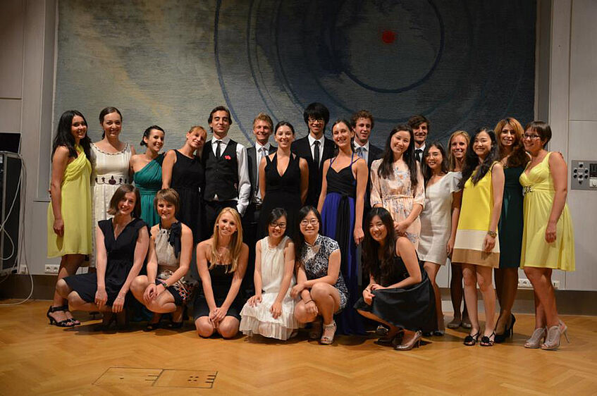 Midsummer Nights's Ball - the waltz group of 2012 (© SHS)