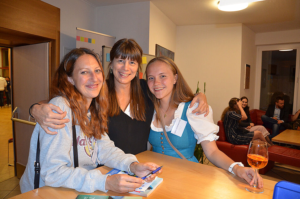 F.l.t.r.: Sabine Putzgruber (alumna and former Office Assistant), Nina Gruber (Program Coordinator), and Sabine Seissenbacher (Office Assistant)